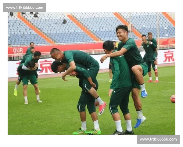 绿城迎战梅县关键之战双方为冲击积分榜全力以赴赛季走向备受关注